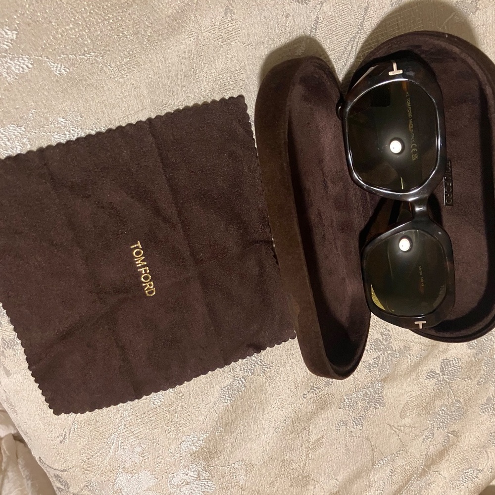 Tom Ford Brown Sunglasses for Women - Picture 14 of 14